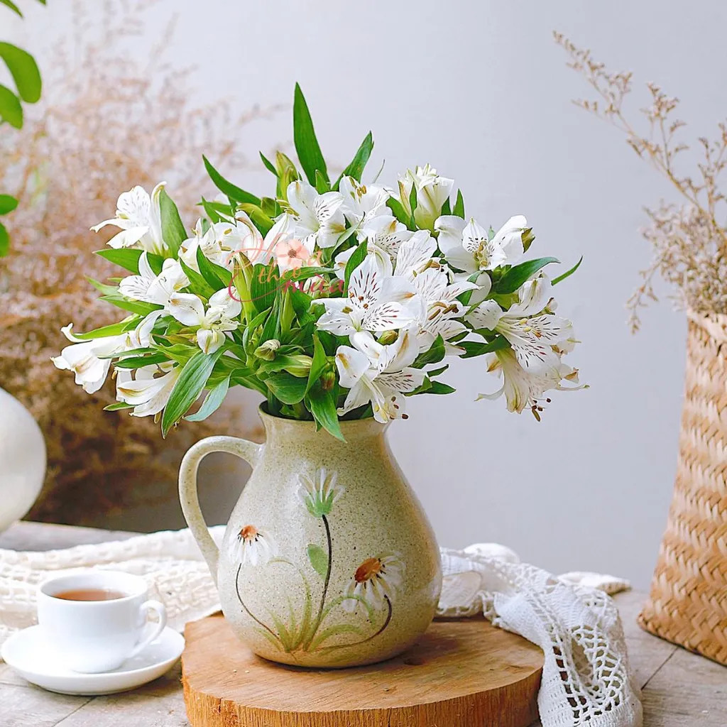 Vẻ đẹp tinh tế và thanh nhã của hoa Thủy tiên làm say đắm lòng người, đem lại cảm giác yên bình và hạnh phúc