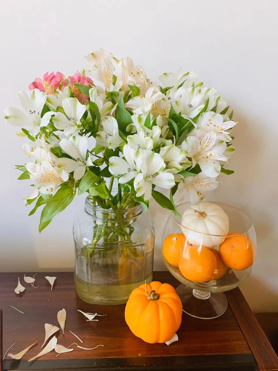 Hãy để hoa Thủy tiên làm điểm nhấn cho không gian xanh của bạn, tạo ra một bức tranh tự nhiên tươi mới và sinh động