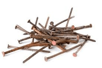 Một chiếc đinh sắt bị gỉ sét nặng