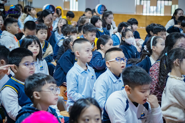 Workshop về bạo lực học đường tại The Dewey Schools