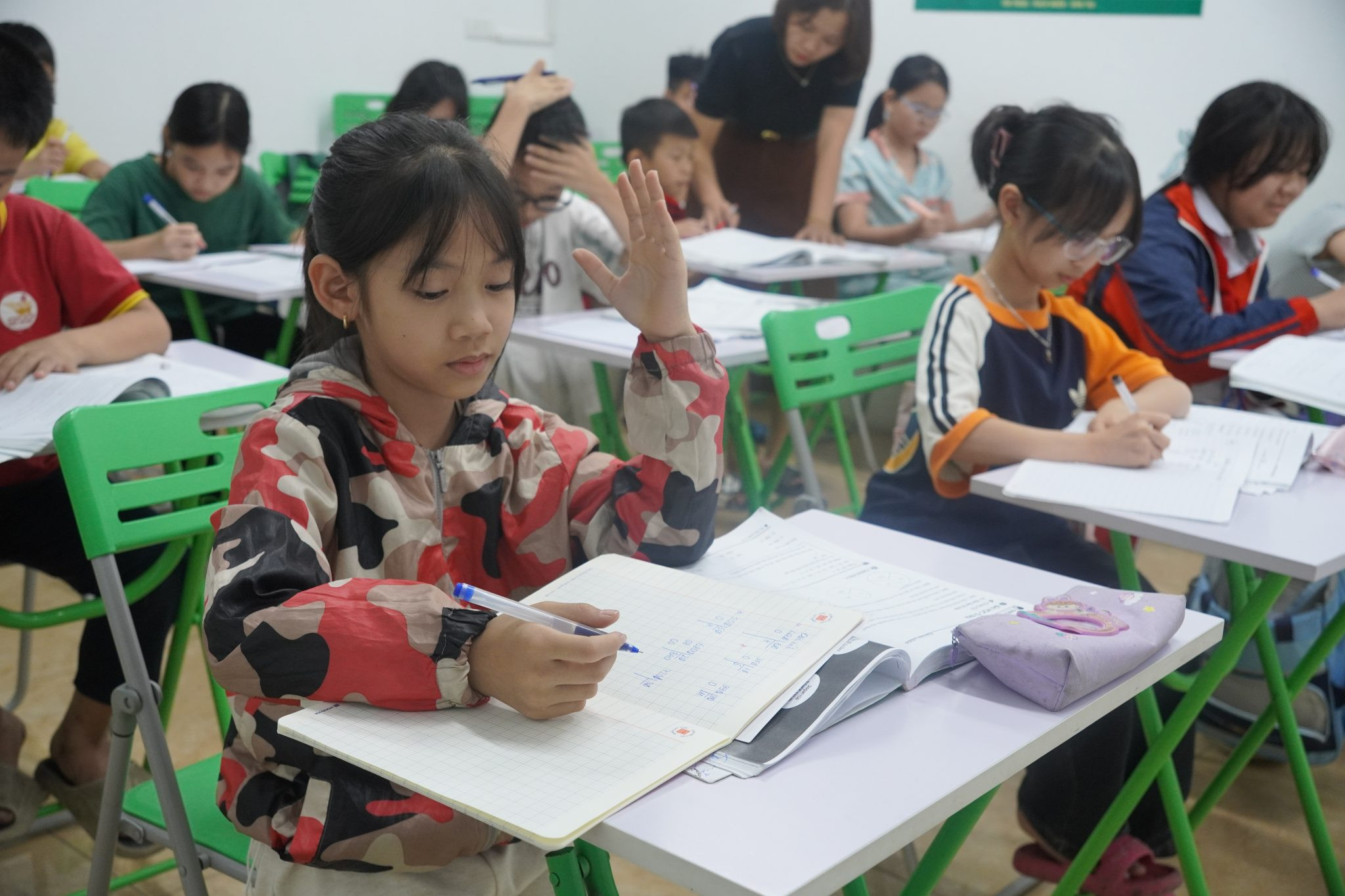 Học sinh luyện tập các công thức toán lớp 4